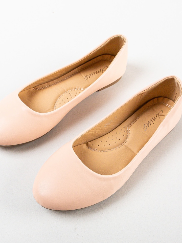 Balerini dama Aniya Bej