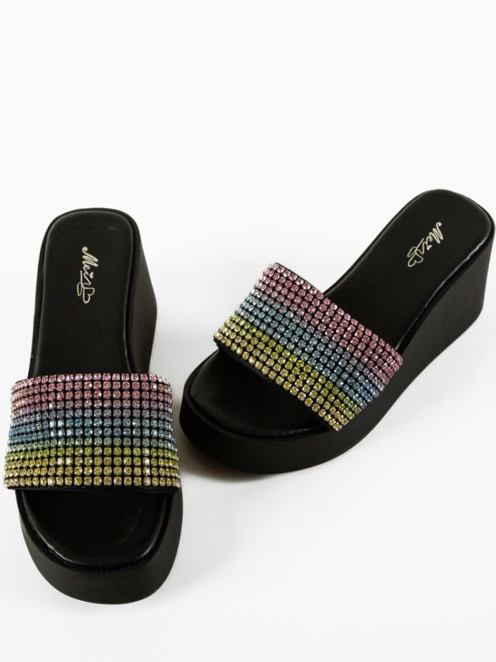 Saboti dama Cerbera Aurii