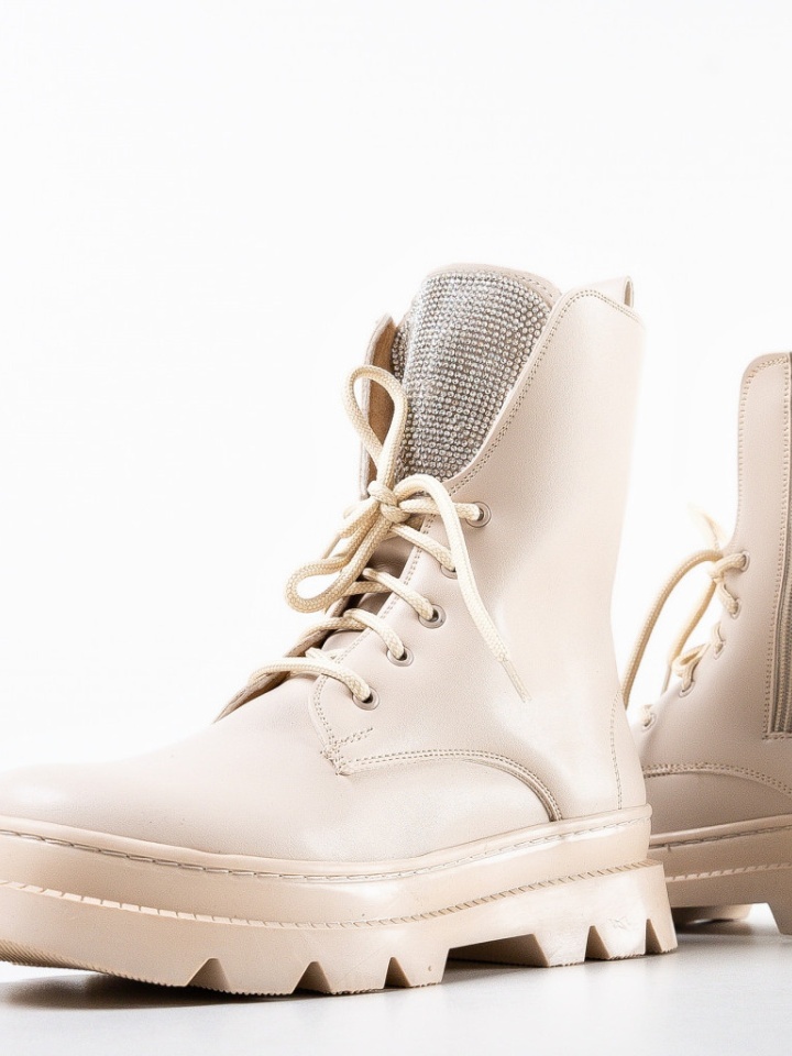 Ghete dama Lupy Nude