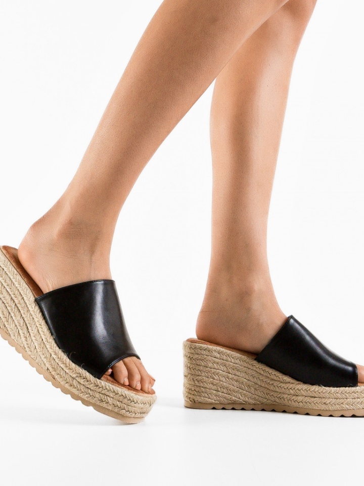 Saboti dama Fuku Negri