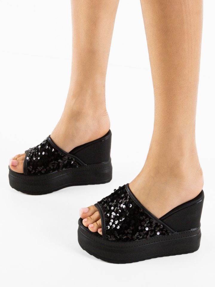 Saboti dama Karuen Albe