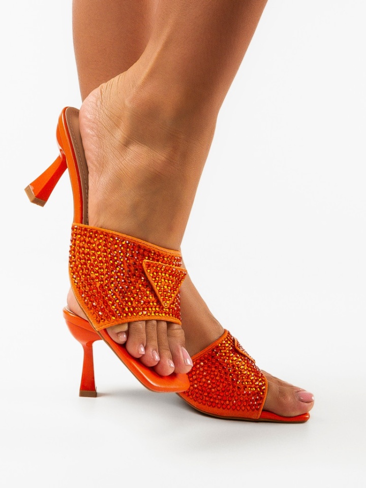 Saboti dama Davila Portocalii