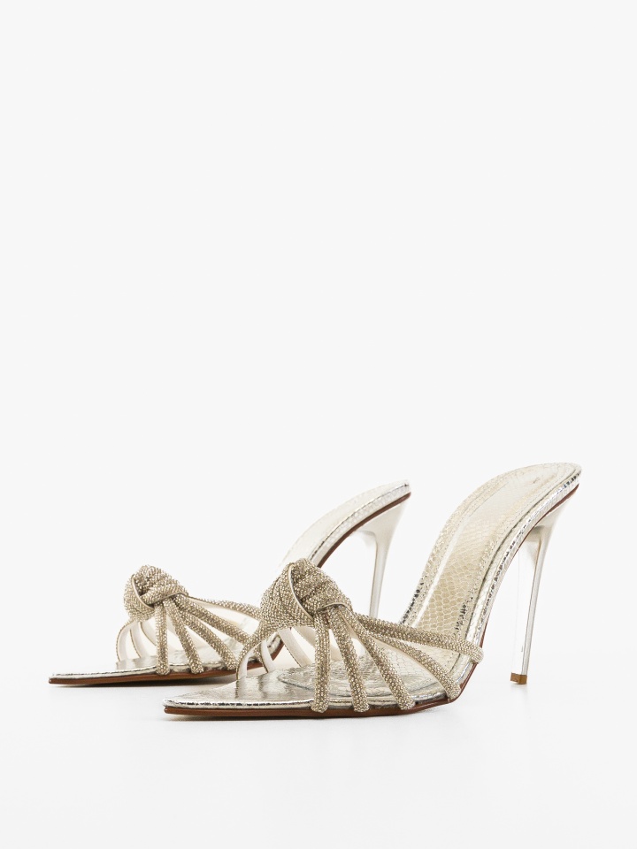 Saboti dama Susana Negri