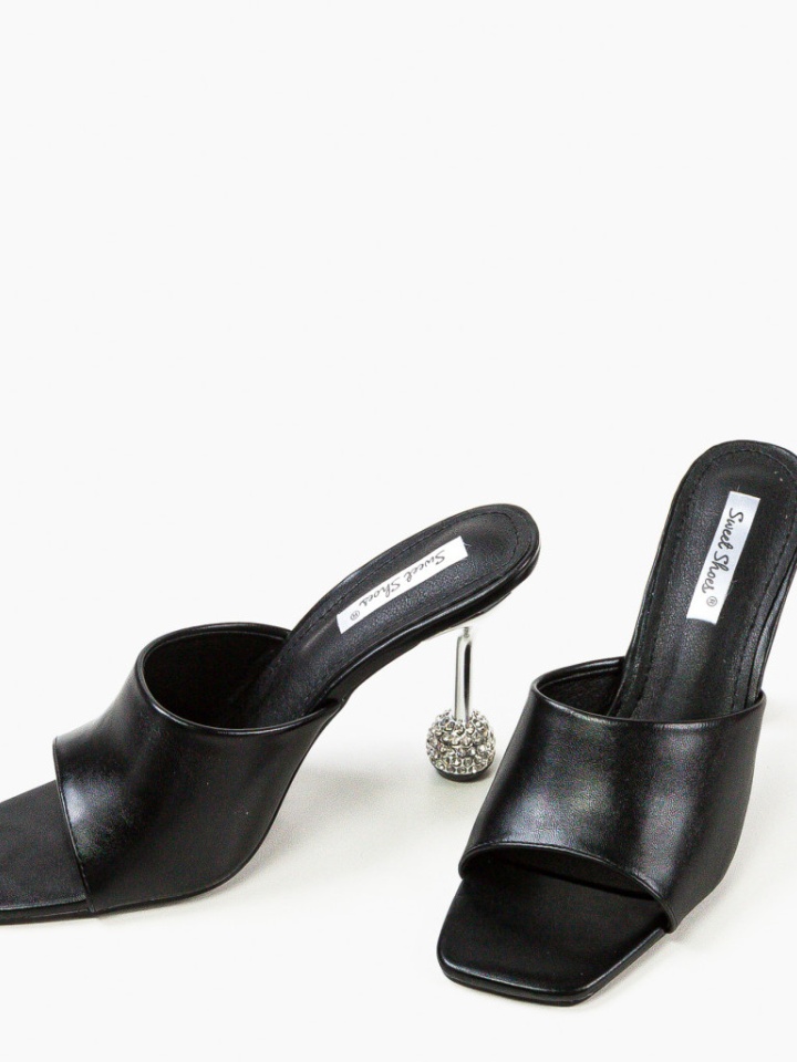 Saboti dama Theodo Negri