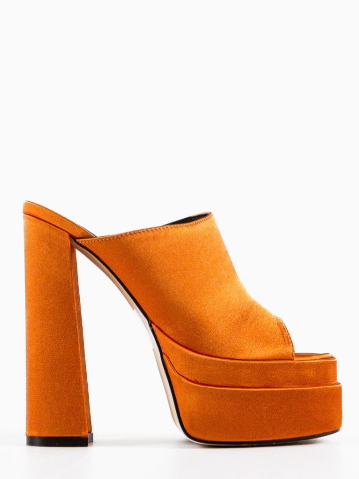 Saboti dama Hirst Roz