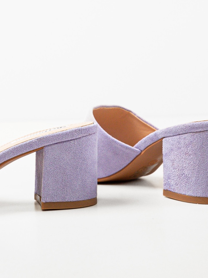 Saboti dama Velia Camel