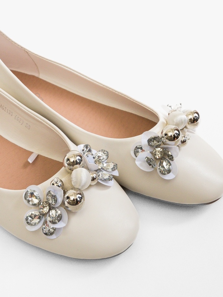 Balerini dama Akris Negri