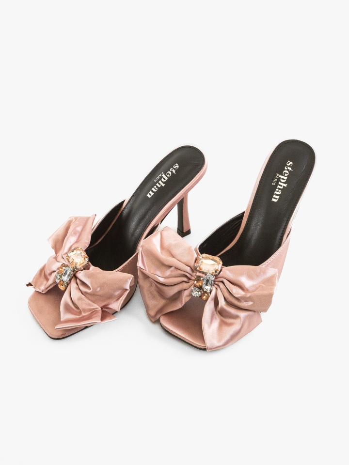 Saboti dama Paige Negri