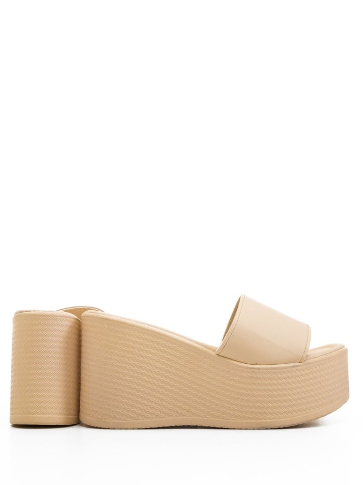 Saboti dama Miela Albi