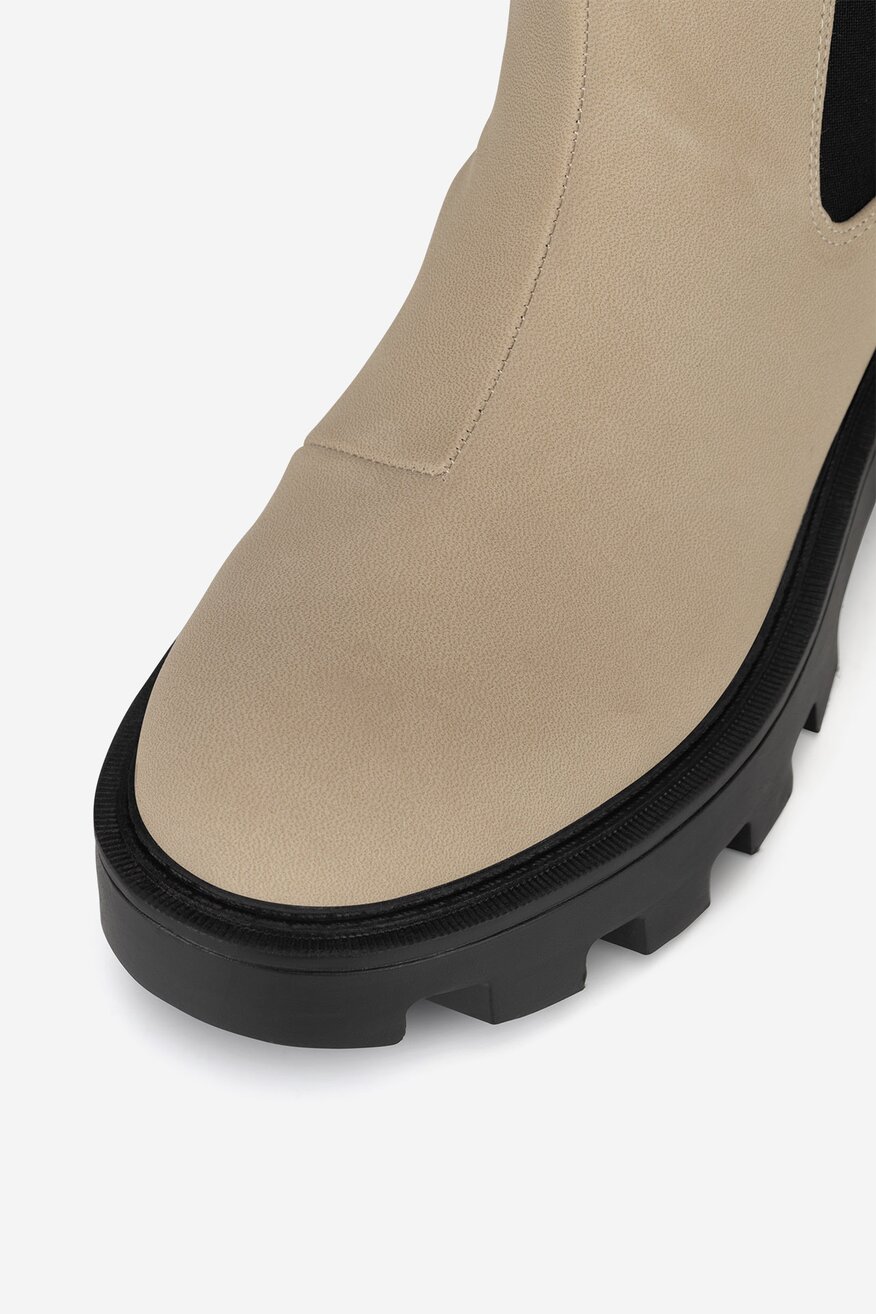 Sztyblety na grubej podeszwie