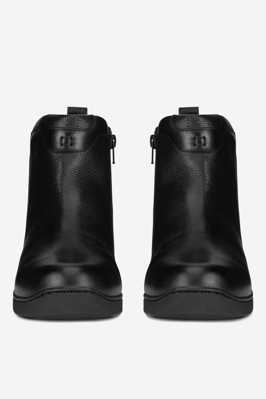 Botki skórzane na koturnie