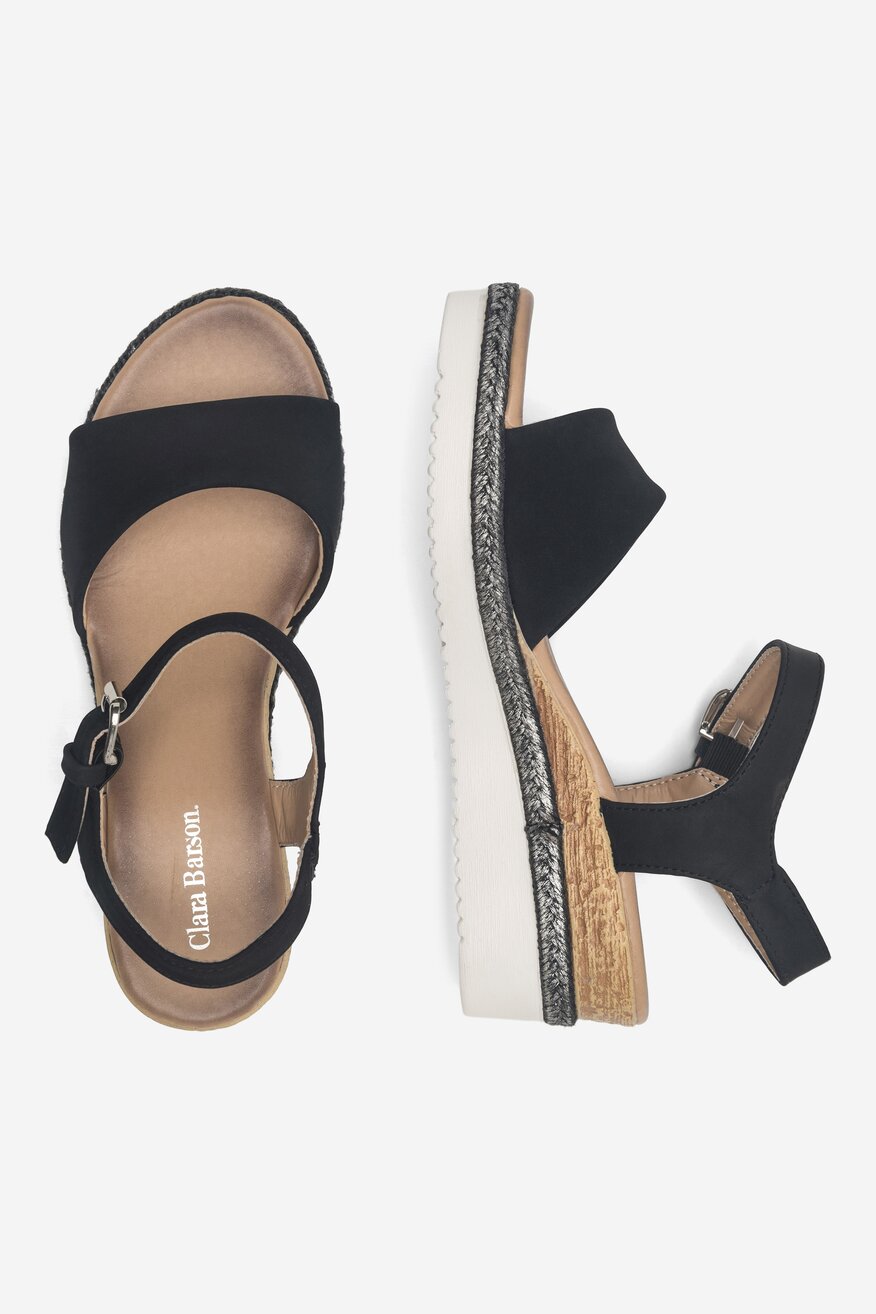 Sandały na koturnie