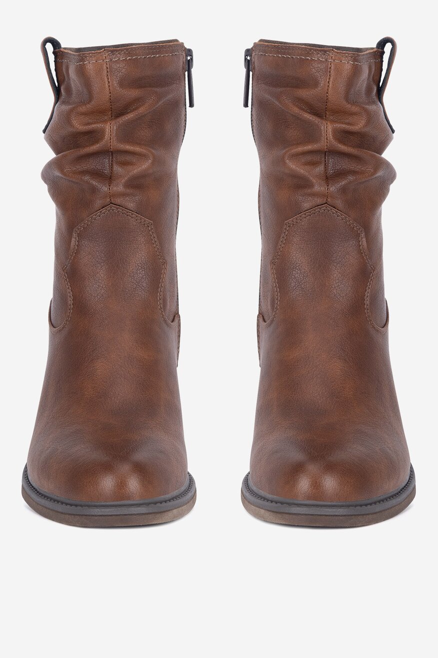 Botki ocieplane na słupku