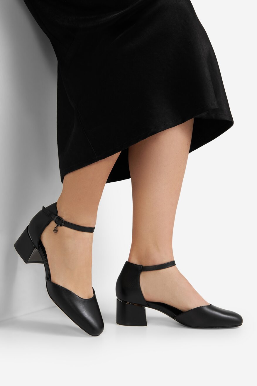 Czółenka skórzane