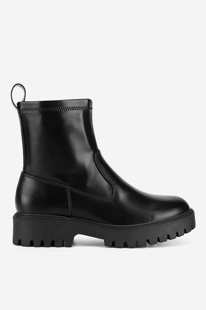 Botki na grubej podeszwie