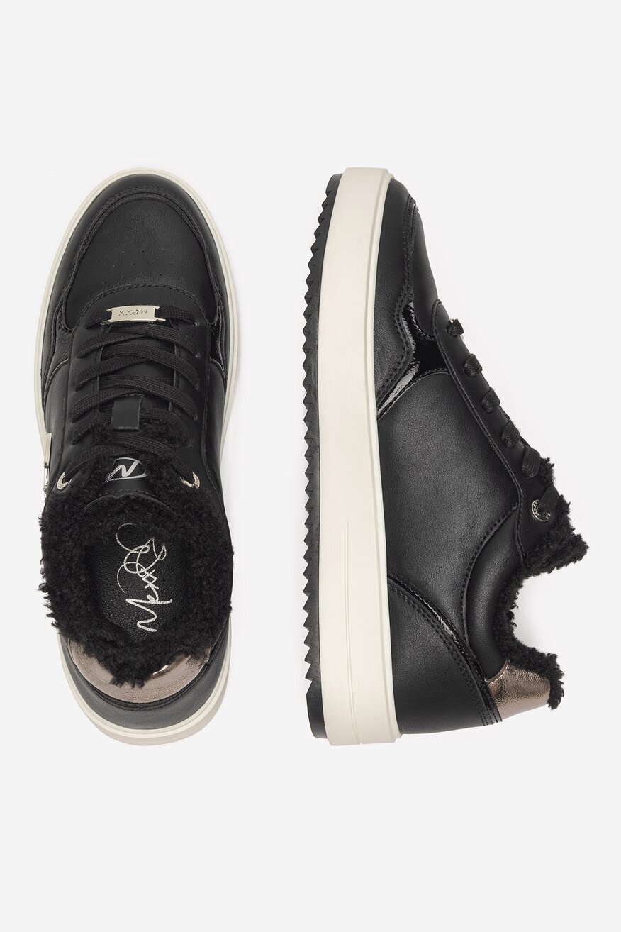 Sneakersy na platformie