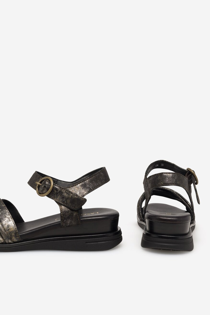 Sandały skórzane na koturnie