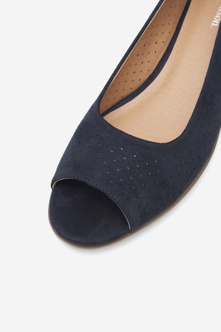 Sandały na koturnie