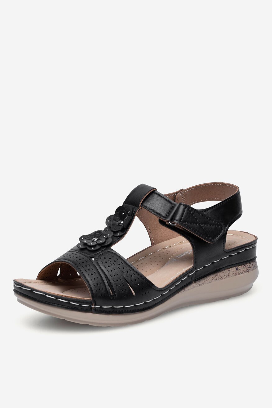 Sandały na koturnie