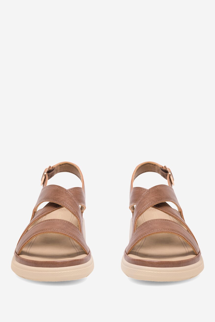 Sandały na koturnie