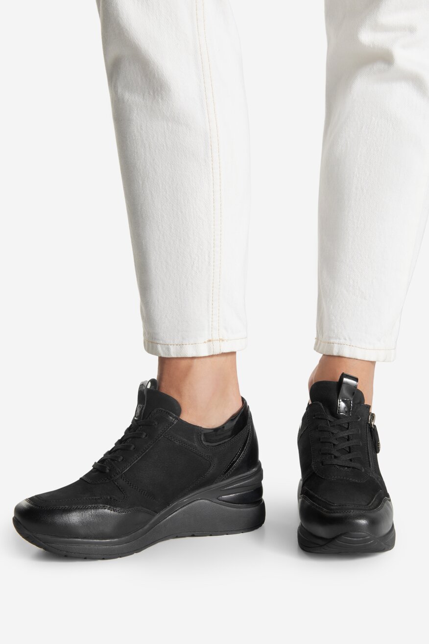 Sneakersy skórzane na koturnie