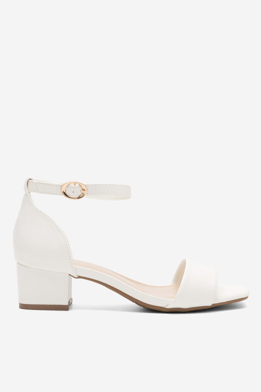 Sandały białe