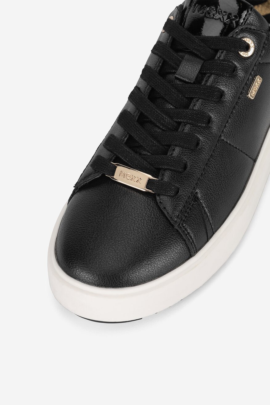 Sneakersy na platformie