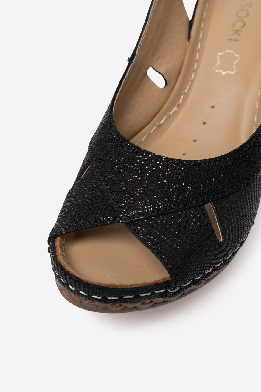 Sandały skórzane na koturnie