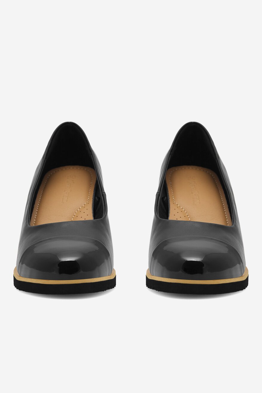 Czółenka na koturnie