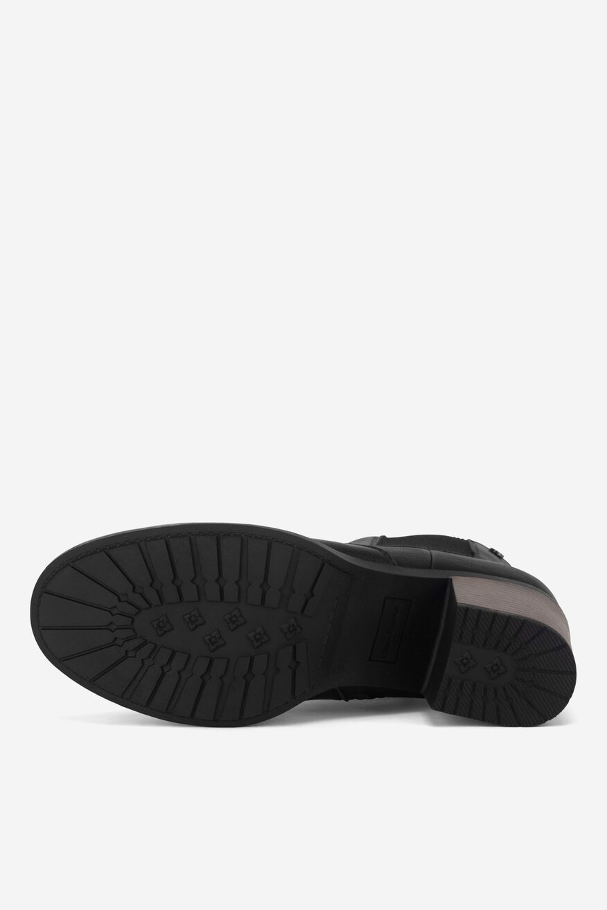 Botki ocieplane na słupku