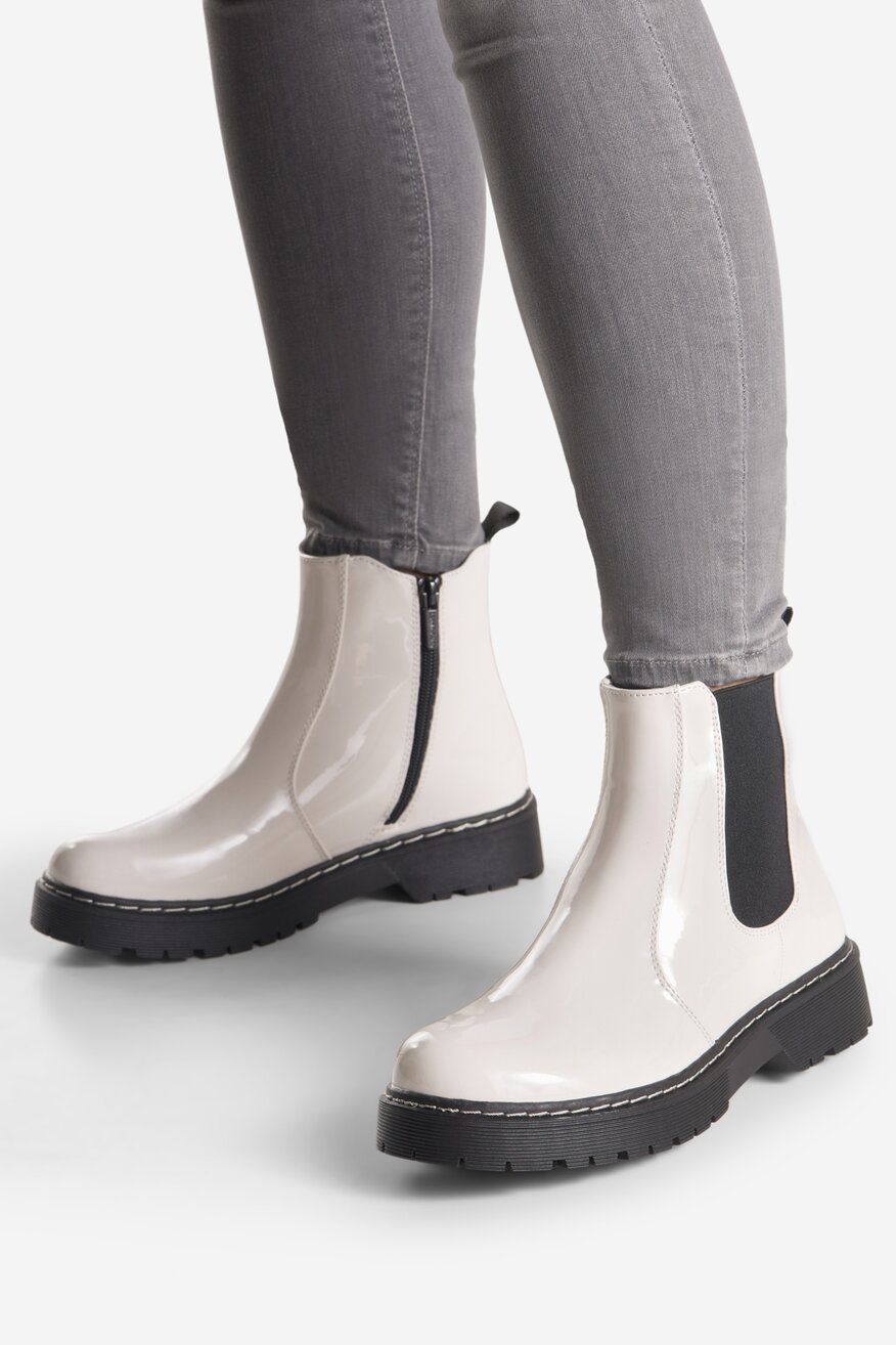 Sztyblety lakierowane