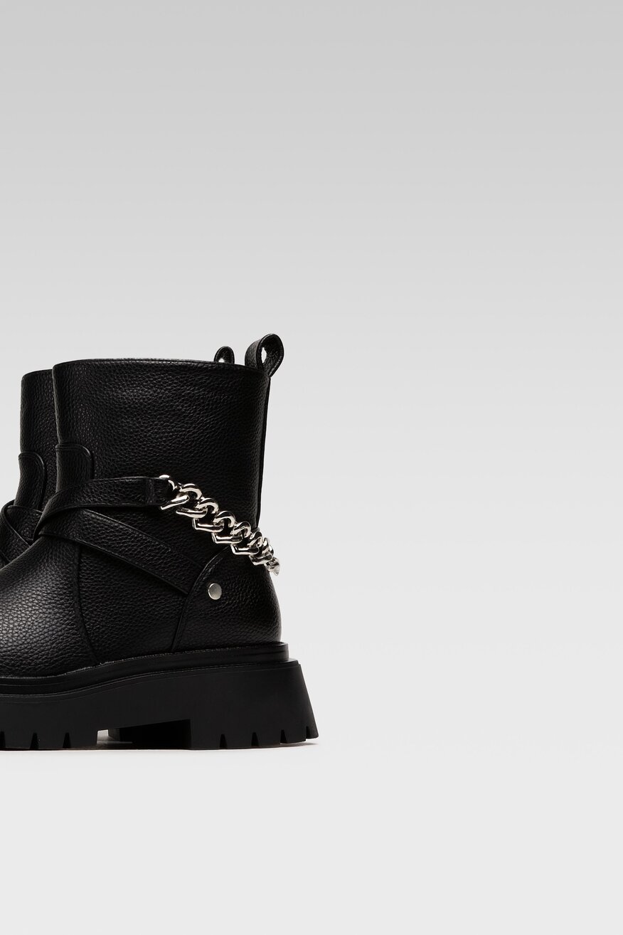 Botki na grubej podeszwie