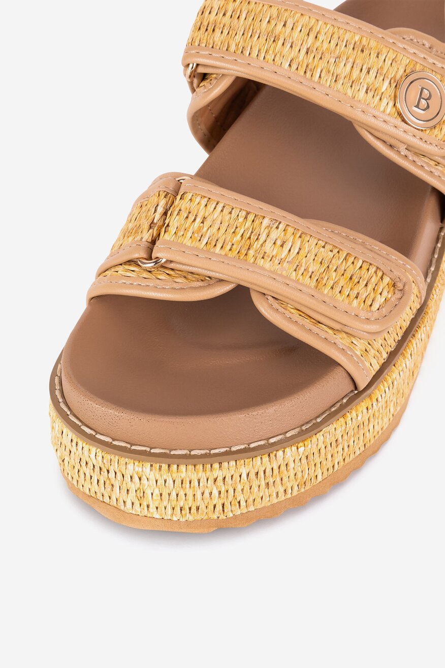 Sandały na platformie