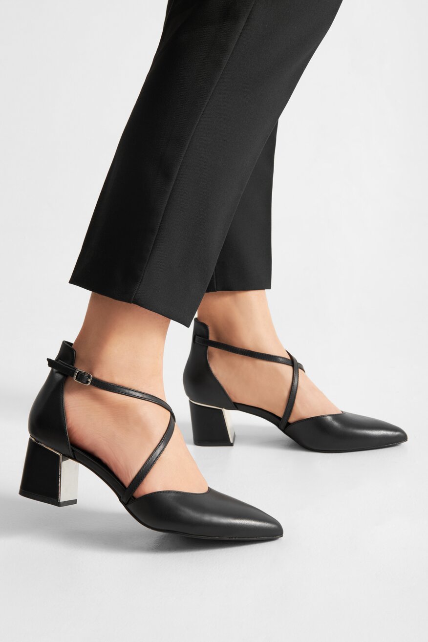 Czółenka skórzane na słupku