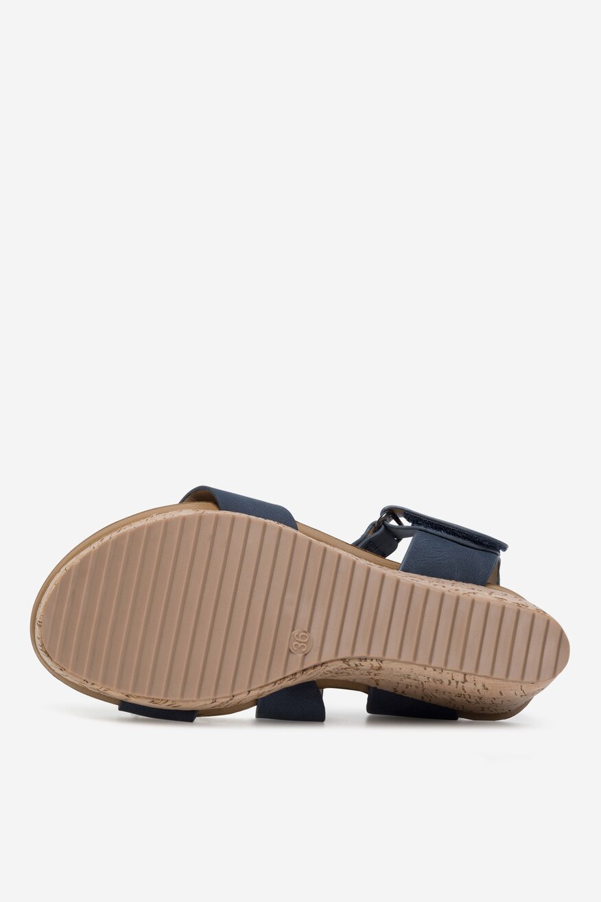 Sandały na koturnie