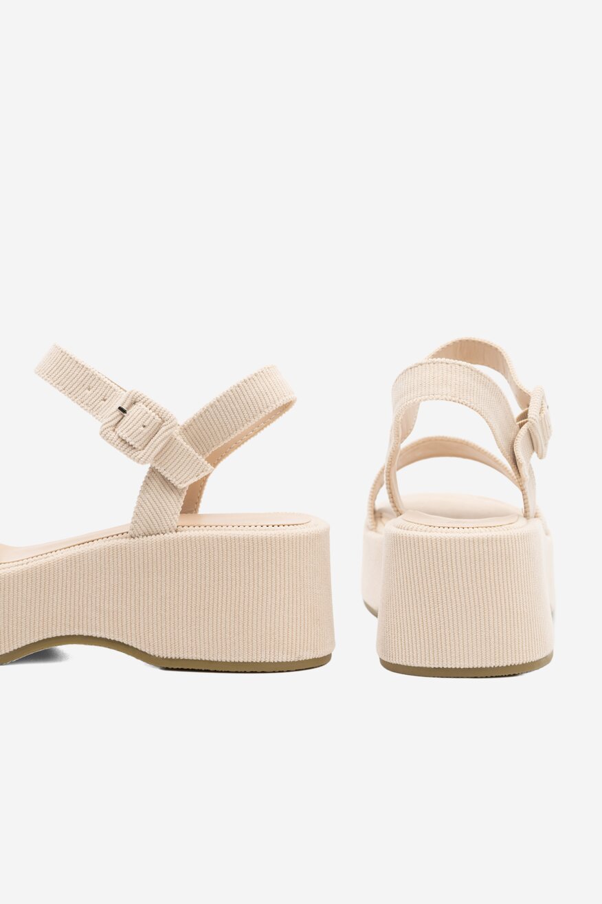 Sandały beżowe