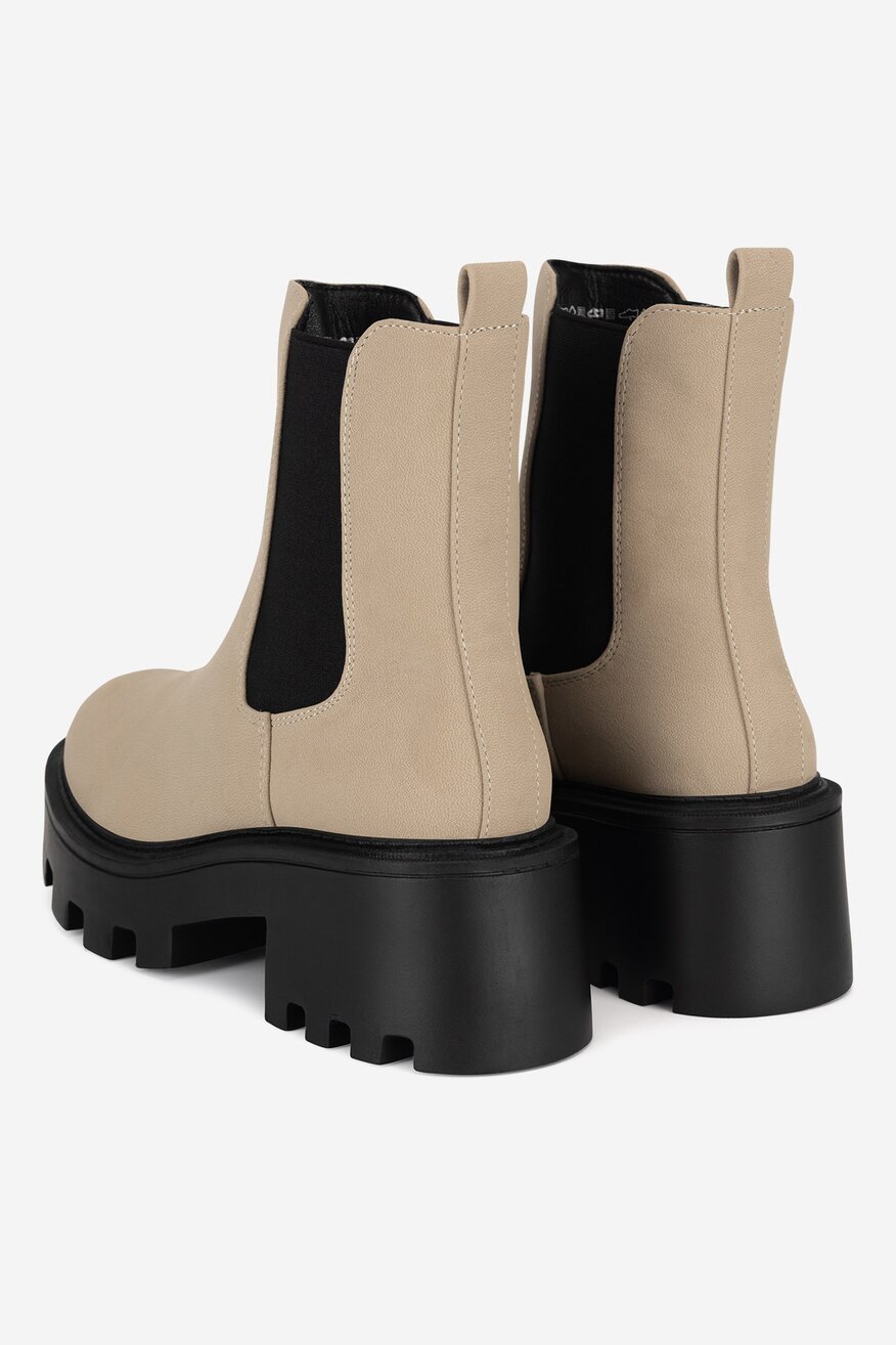 Sztyblety na grubej podeszwie