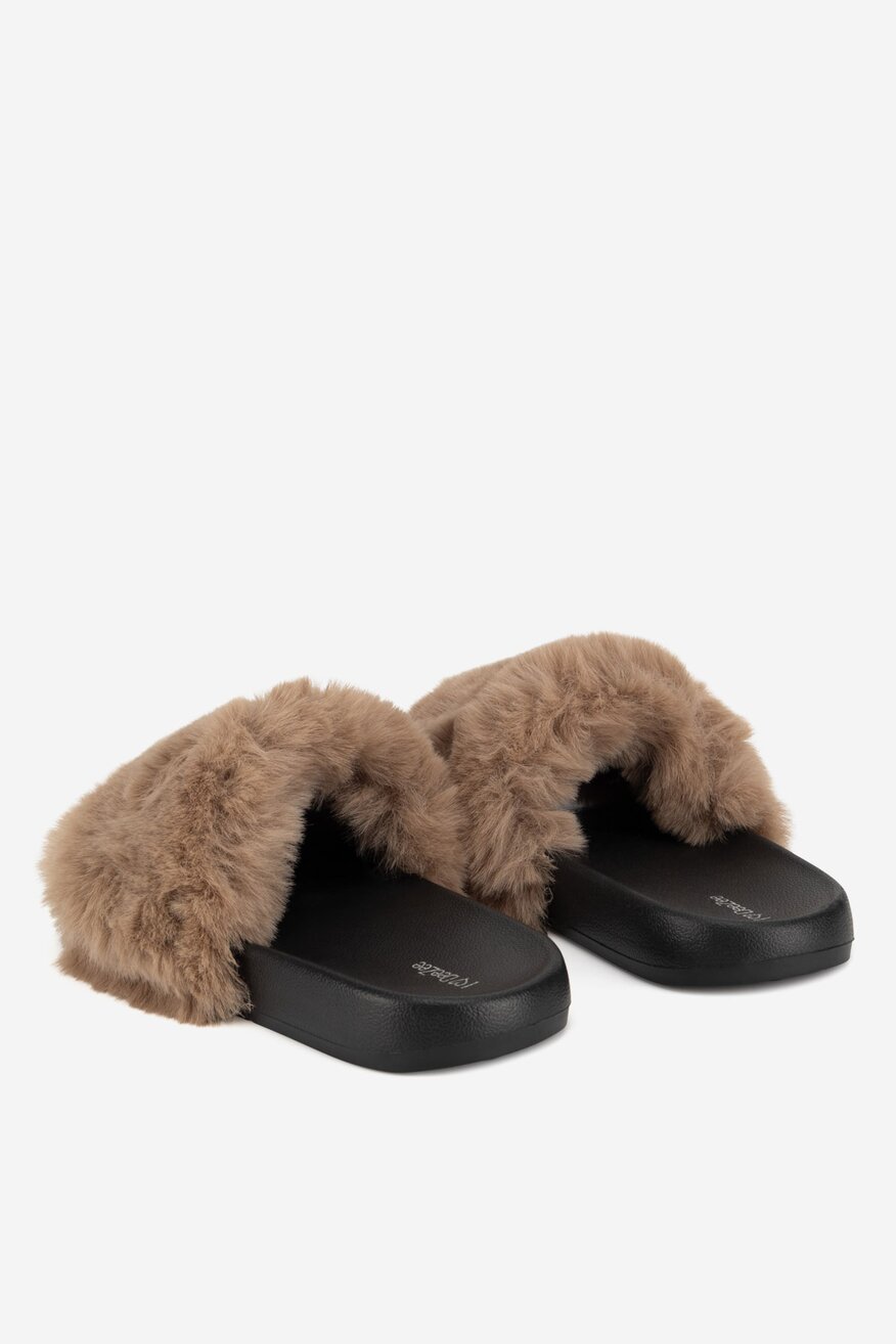 Klapki z futerkiem