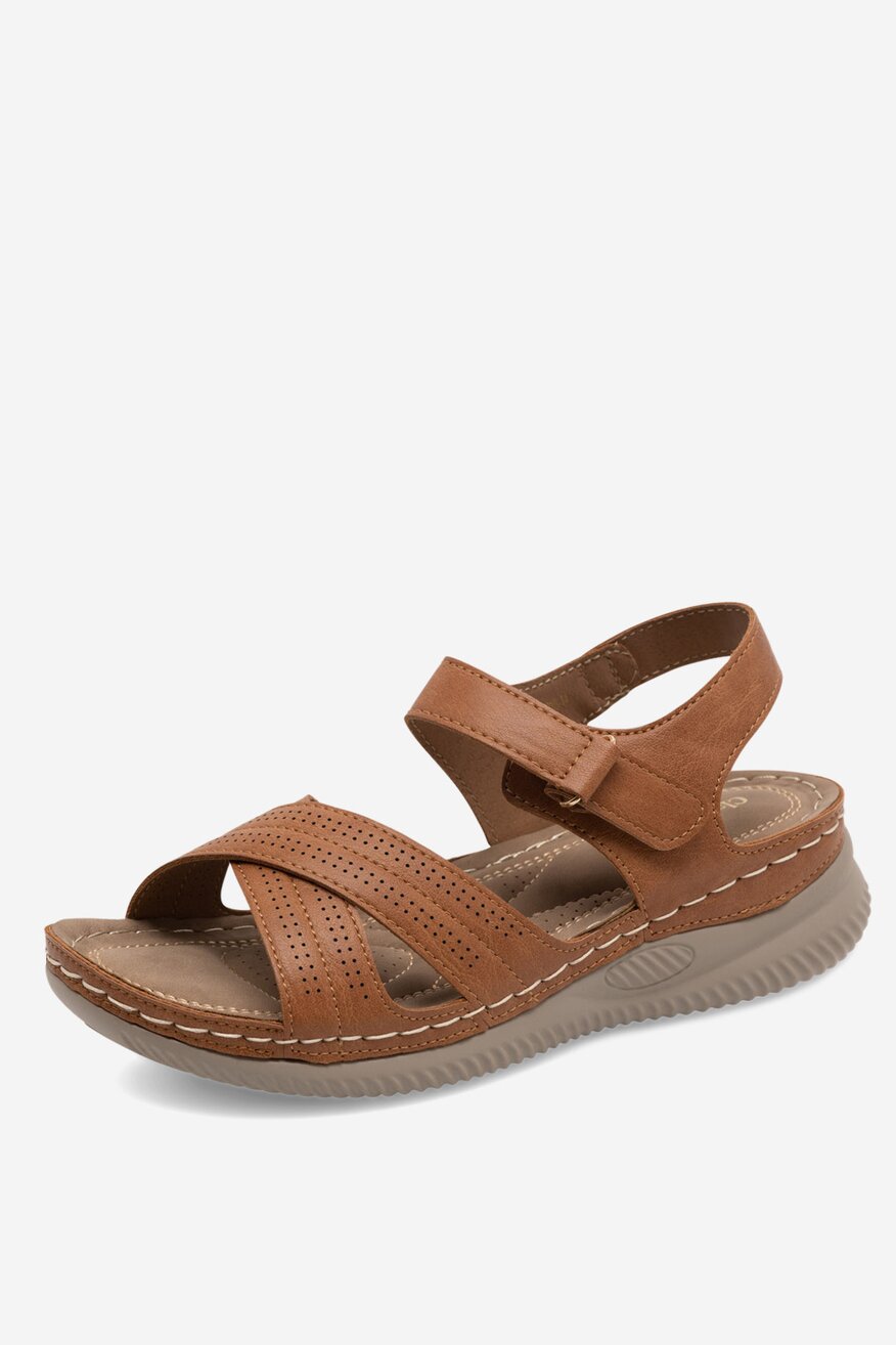 Sandały na koturnie