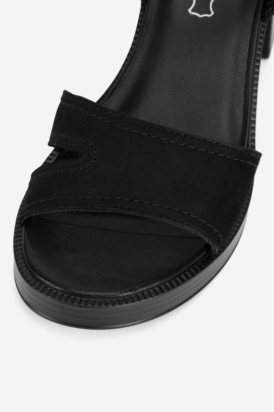 Sandały skórzane na słupku