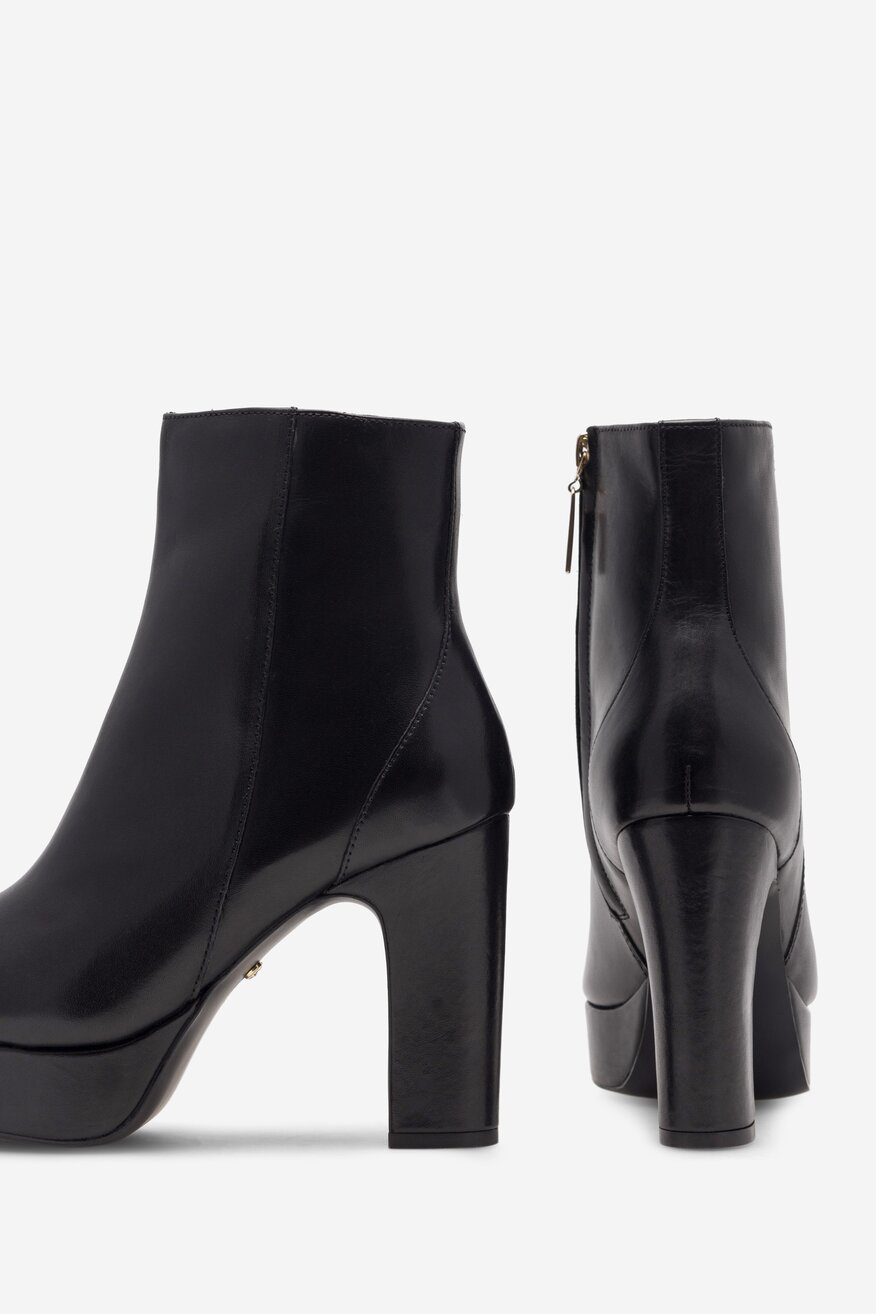 Botki skórzane na słupku