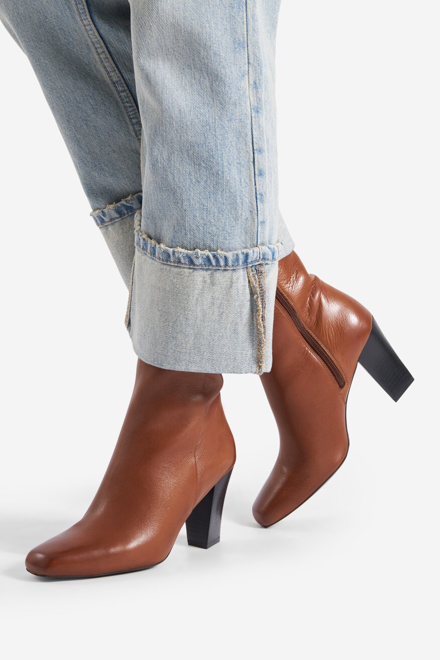 Botki skórzane na słupku