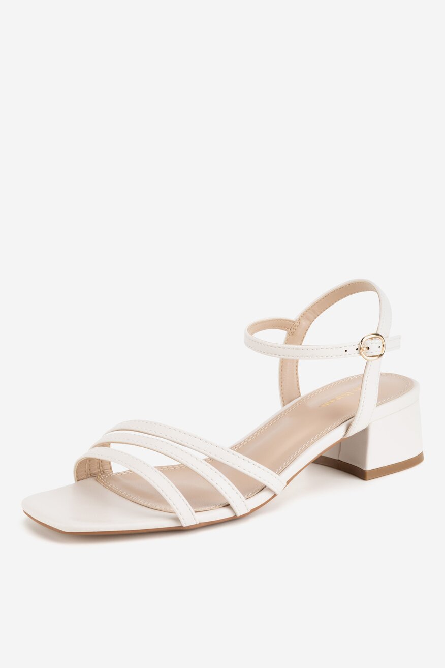 Sandały na obcasie
