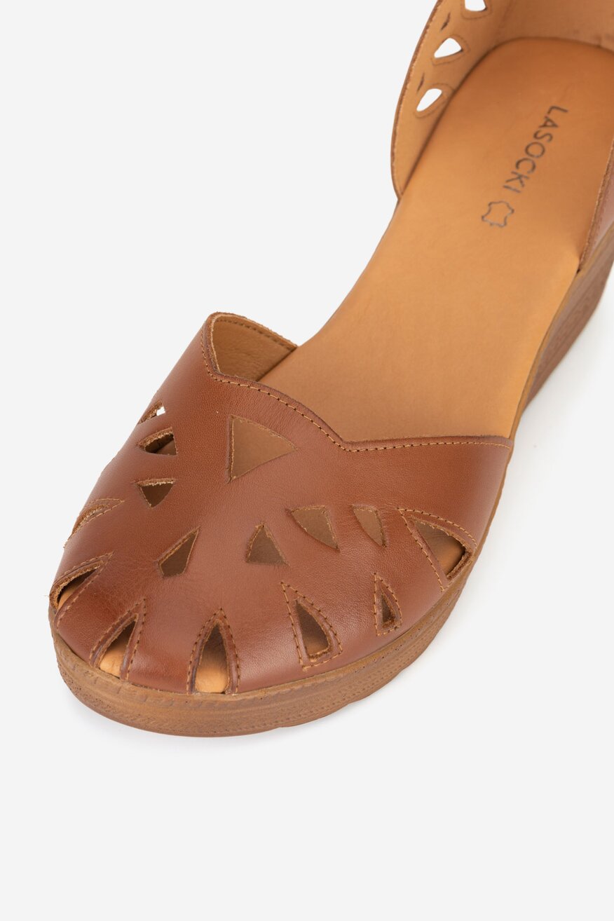 Sandały skórzane na koturnie