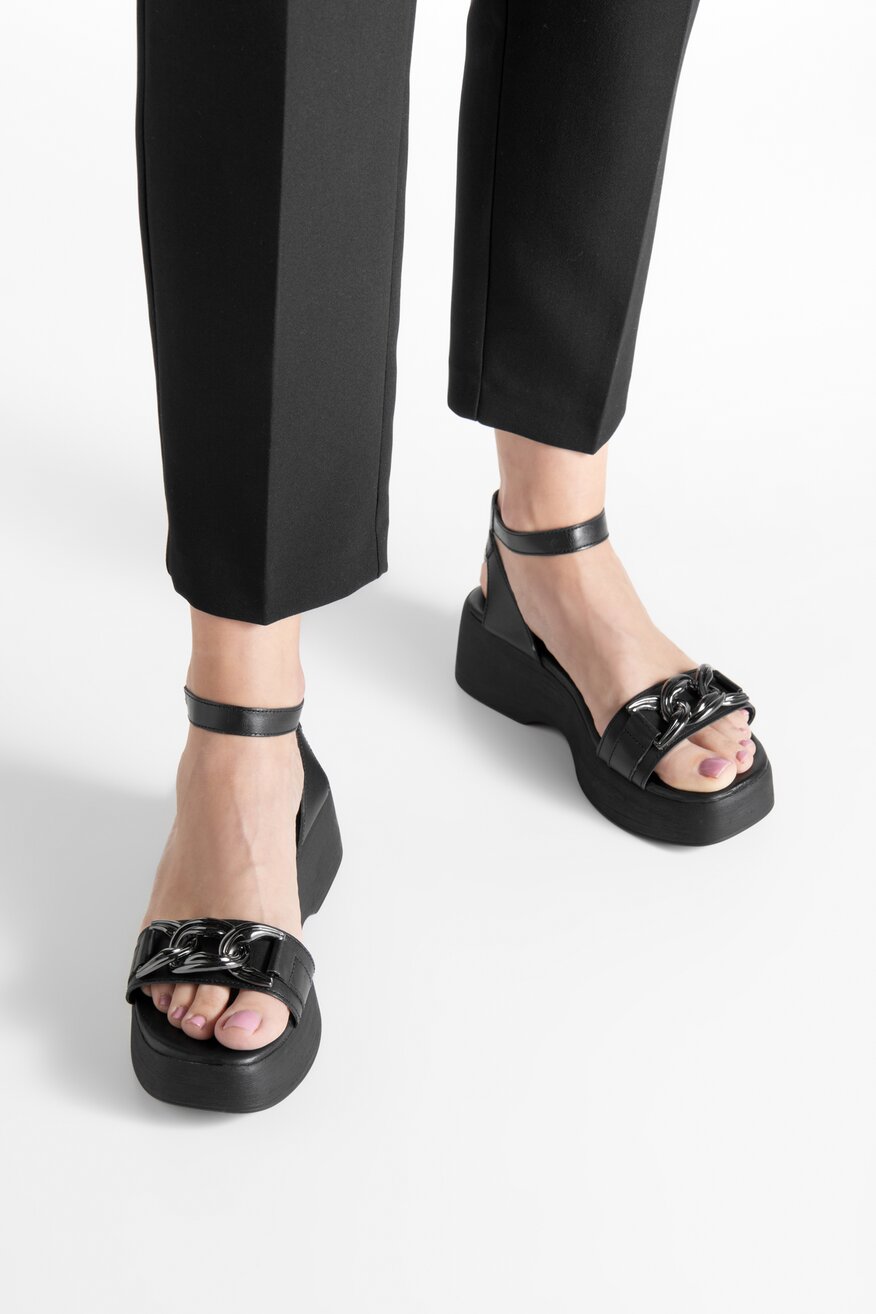 Sandały skórzane na platformie