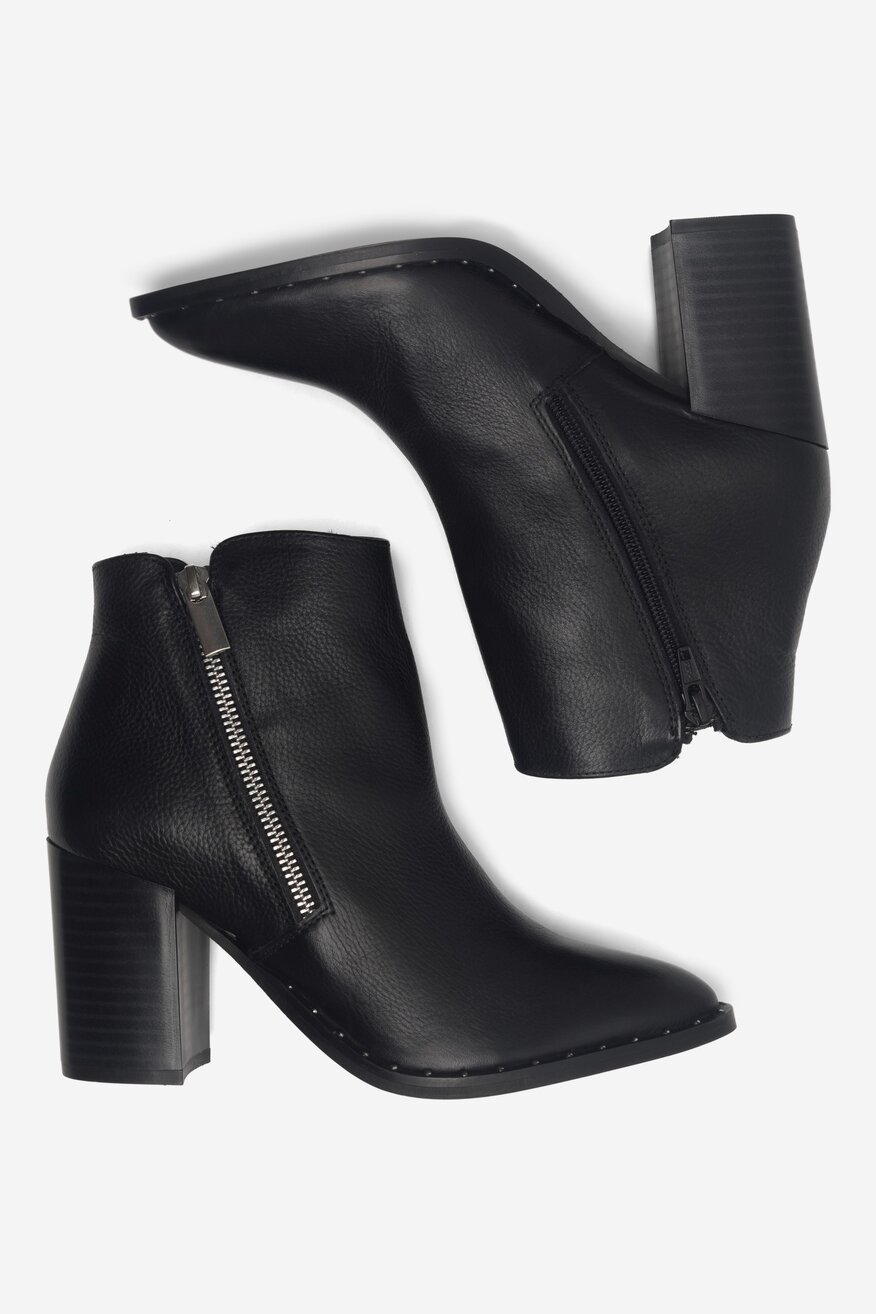 Botki skórzane na słupku