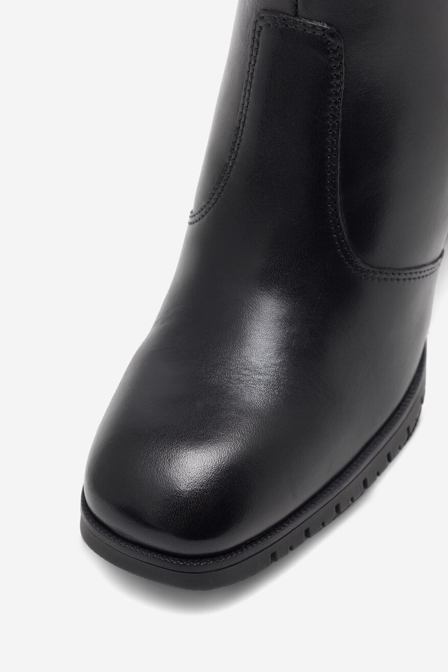 Botki skórzane na słupku