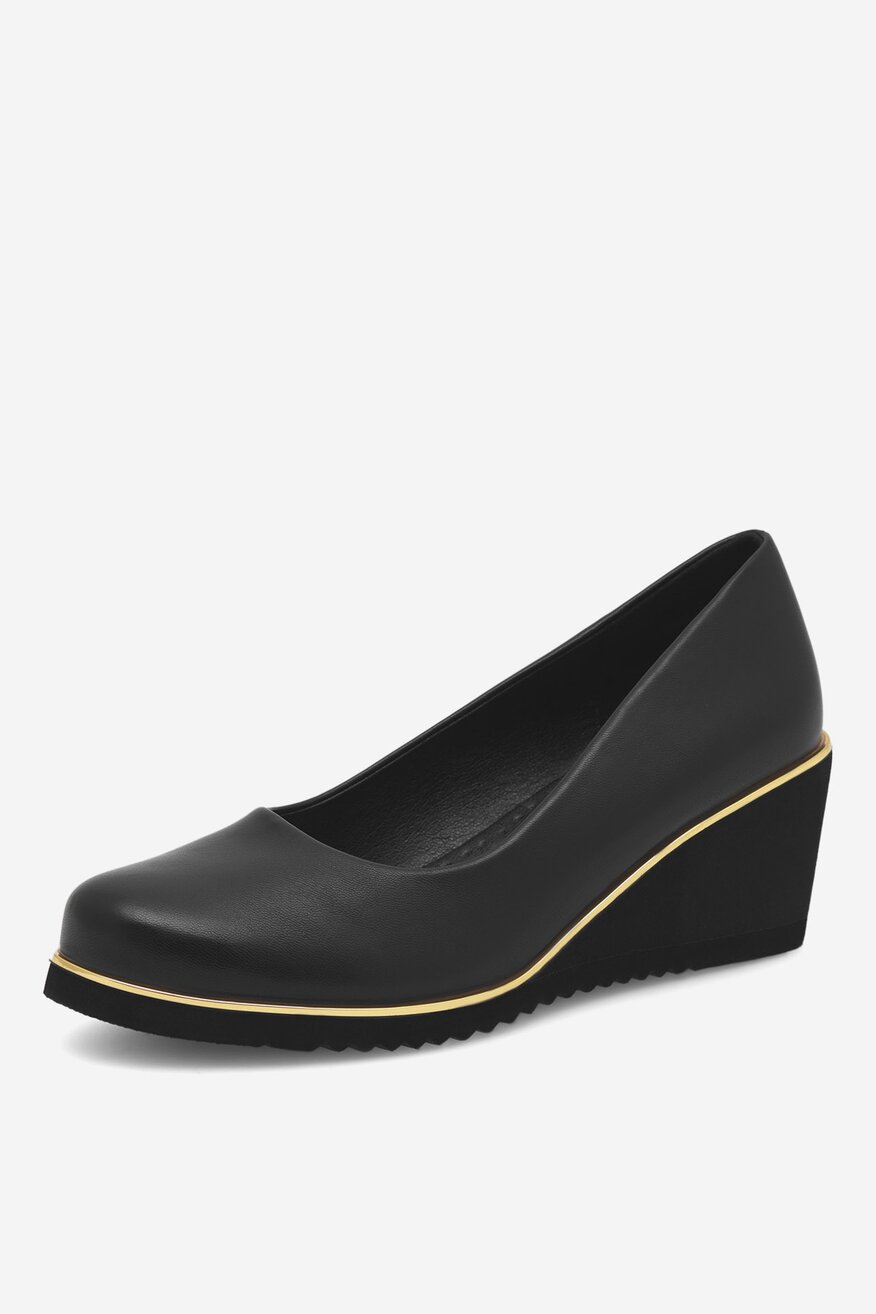 Czółenka na koturnie