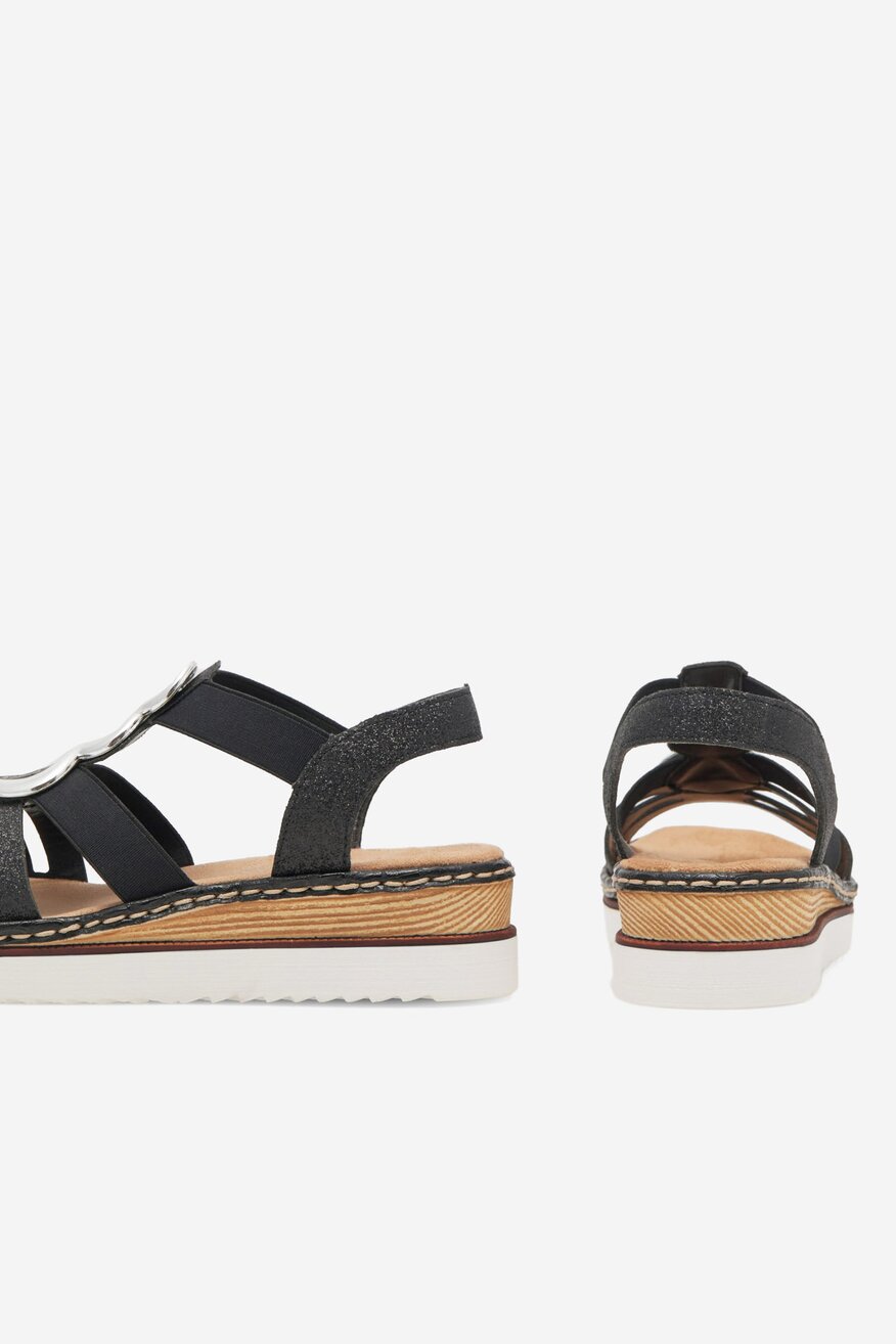 Sandały na koturnie