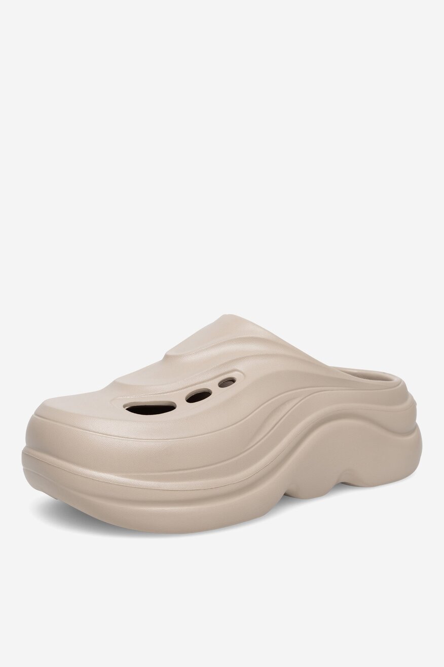 Klapki na grubej podeszwie